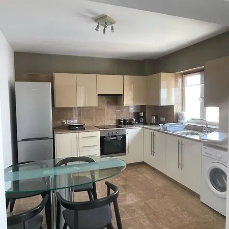 2br Seaview In Prime Location 1 Min From Sea Lejlighed