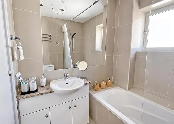 2br Seaview In Prime Location 1 Min From Sea Apartmán