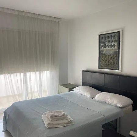 2br Seaview In Prime Location 1 Min From Sea *