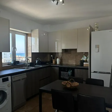 2br Seaview In Prime Location 1 Min From Sea