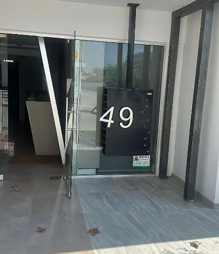 2br Seaview In Prime Location 1 Min From Sea ラルナカ