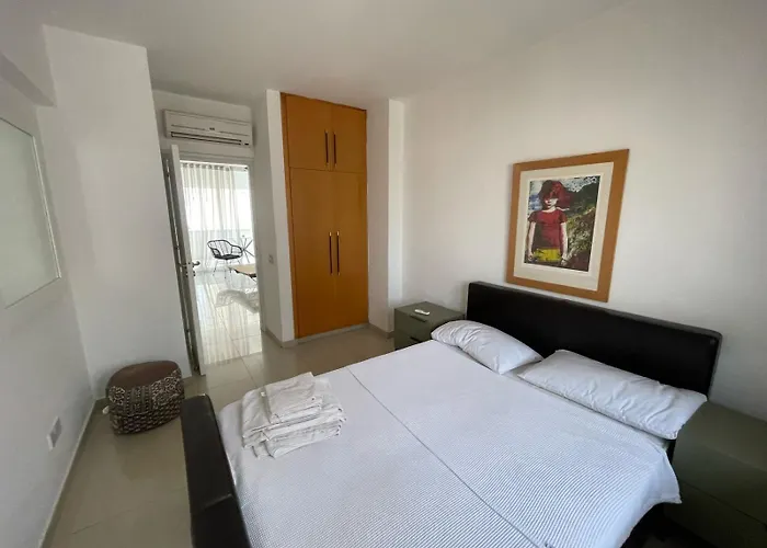 2br Seaview In Prime Location 1 Min From Sea * ラルナカ