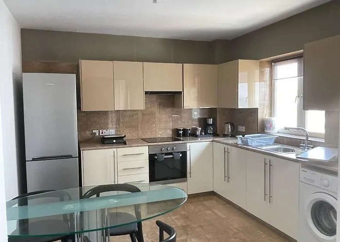 2br Seaview In Prime Location 1 Min From Sea Daire