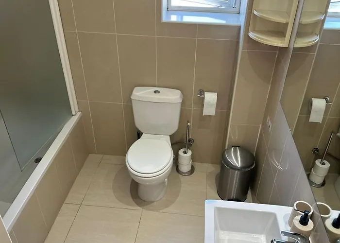 2br Seaview In Prime Location 1 Min From Sea アパート